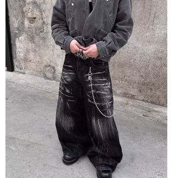 Дънки – свободна кройка, прави крачоли, изпран деним, средна талия, уличен стил