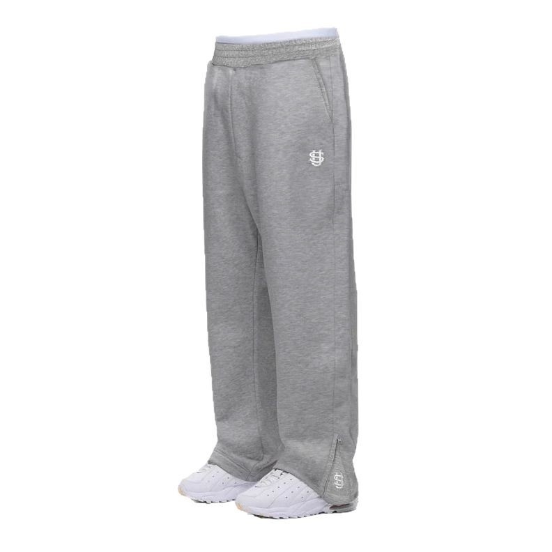 Sportske casual hlače od poliesteru s elastičnim strukom, slobodnog kroja, kratka dužina, s detaljima vezom