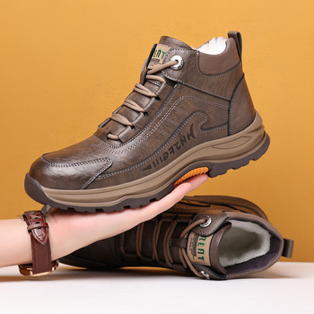 Ανδρικά μποτάκια χιονιού, με ψηλό ύψος, επάνω μέρος: δέρμα βοδινού split, εσωτερική επένδυση: συνθετικό κοντό γούνα, αντιολισθητική σόλα από καουτσούκ, ανάγλυφη επιφάνεια