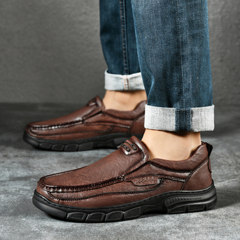 Ανδρικά παπούτσια εξωτερικού χώρου από δέρμα για πεζοπορία, slip-on σχέδιο, πάνω μέρος από δύο στρώσεις δέρματος αγελάδας, σόλα από καουτσούκ, τετράγωνος μύτης, χαμηλό φτέρνας σε σχήμα κώνου (1–3 εκ)