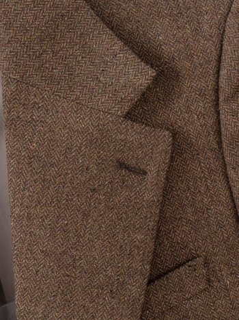 Мъжки Slim-Fit бизнес формален костюм с Notch лацкан, двупосочно закопчаване на два копчета, херингбон модел, полиестрова смес (56.8% полиестер)