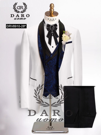 Костюм от три части – европейски стил, свободна кройка, зелена плодова яка, еднободна планка, основен плат: ацетатни влакна