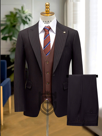 Мъжки тричастов костюм в райета, Slim fit, яке с остър лафел, материя: смес химически влакна (ацетат), пролетен модел