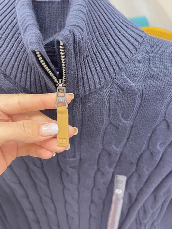 Мъжки плетен топ с полувисока яка и полузип, дълги ръкави, тясна кройка, рибен кант