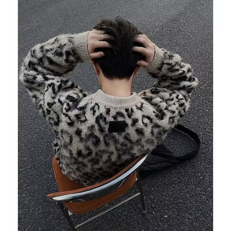 Pulover tricot leopard în stil american retro, guler rotund, croială lejeră, amestec bumbac-poliester, 90% poliester în compoziția principală, design contrastant