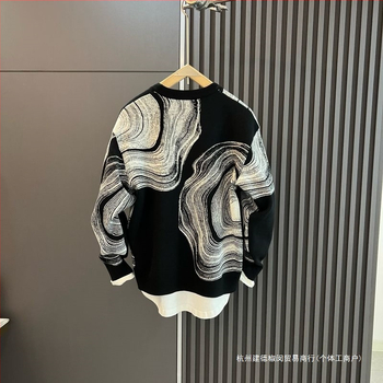 Пуловер с жакардова плетка, кръгло деколте, дълги ръкави, тясно прилепващ модел, машинно пране