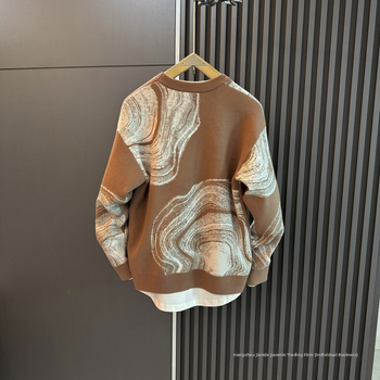 Пуловер с жакардова плетка, кръгло деколте, дълги ръкави, тясно прилепващ модел, машинно пране