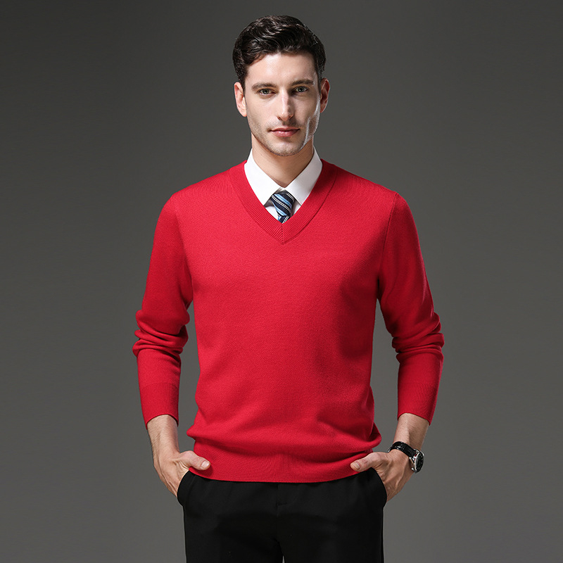 Ανδρικό πουλόβερ μαλλιού με V-λαιμό, παχύ πλέξιμο, μαλλί 30–35% με ακρυλικό, στενή γραμμή, μεσαίο μήκος 65–80 εκ