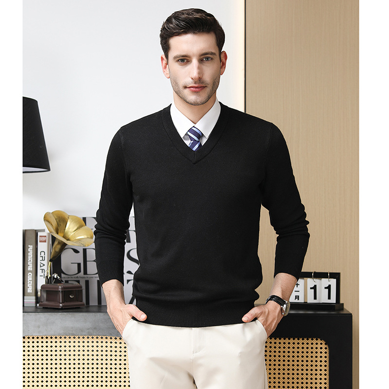 Ανδρικό πουλόβερ μαλλιού με V-λαιμό, παχύ πλέξιμο, μαλλί 30–35% με ακρυλικό, στενή γραμμή, μεσαίο μήκος 65–80 εκ