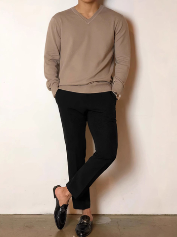 Мъжки пуловер с V-образно деколте, тънък силует, дишаща полиестерова смес, дълги ръкави, плетен материал