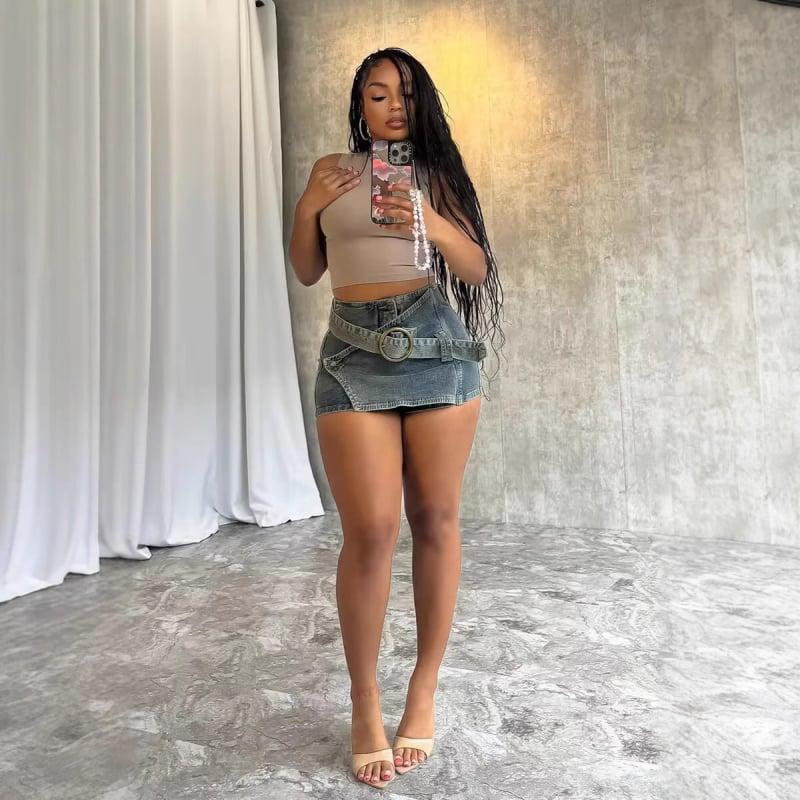 Дънкова пола-шорти с неравен подгъв, средна талия, микроеластичност, измит ефект