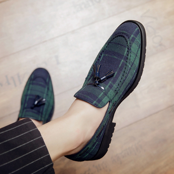 Ανδρικά Παπούτσια Άνοιξης σε Βρετανικό Στυλ με Μυτερή Μύτη, Άνω μέρος από Ύφασμα και Φούντες