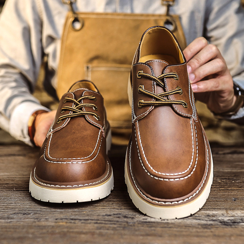 Férfi bőrcipő alacsony szárú, két réteg marhabőr felül, csúszásmentes gumitalp, középső sarok 3–5 cm, kültéri