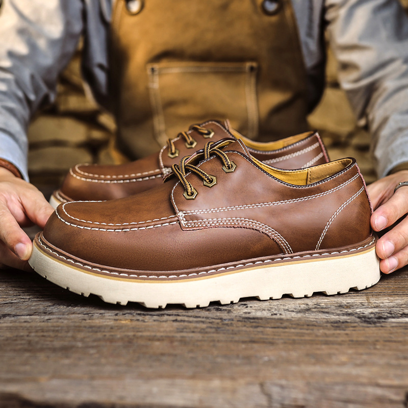 Férfi bőrcipő alacsony szárú, két réteg marhabőr felül, csúszásmentes gumitalp, középső sarok 3–5 cm, kültéri