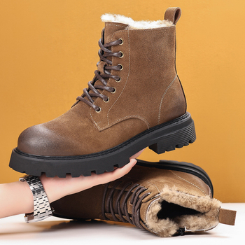 Ανδρικά μποτάκια Martin για τον χειμώνα, επάνω μέρος nubuk δέρμα βοοειδών, σόλα καουουκ, εσωτερικό γούνα/μαλλί προβάτου, κορδώνια μπροστά, στρογγυλή μύτη, χαμηλός τετράγωνος τακούνι, αντιολισθητικά, ζεστά