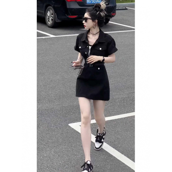 Φόρεμα από τζιν σε στυλ εργασιακού ρούχου, με γιακά πόλο, κοντά μανίκια, μέση στη μέση, γεωμετρικό μοτίβο