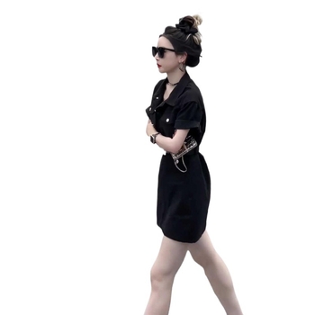 Φόρεμα από τζιν σε στυλ εργασιακού ρούχου, με γιακά πόλο, κοντά μανίκια, μέση στη μέση, γεωμετρικό μοτίβο