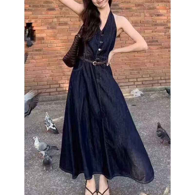Rochie din cânepă cu gât halter, lungă, evazată, curea și nasturi