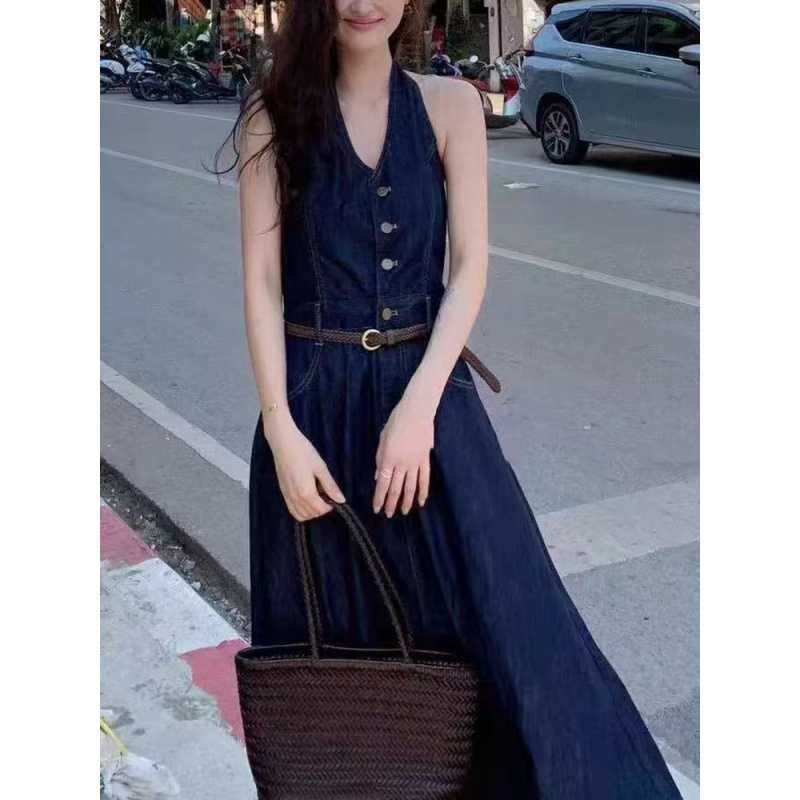 Rochie din cânepă cu gât halter, lungă, evazată, curea și nasturi