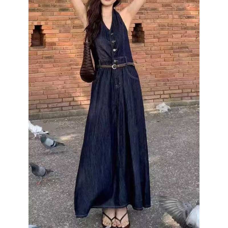 Rochie din cânepă cu gât halter, lungă, evazată, curea și nasturi