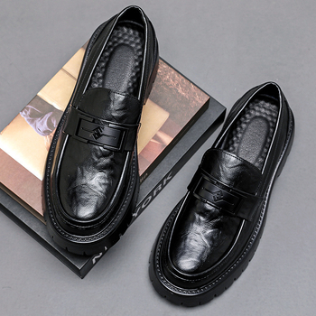 Slip-on loafers με μεταλλική αγκράδα, PU επάνω μέρος, στρογγυλή μύτη, χαμηλό ύψος, casual στυλ