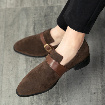 Ανδρικά παπούτσια γραφείου-καθημερινού στυλ – μυτερή μύτη, PU επάνω μέρος, φριζέ φινίρισμα, καουτσούκ σόλα, κλείσιμο με αγκράφα