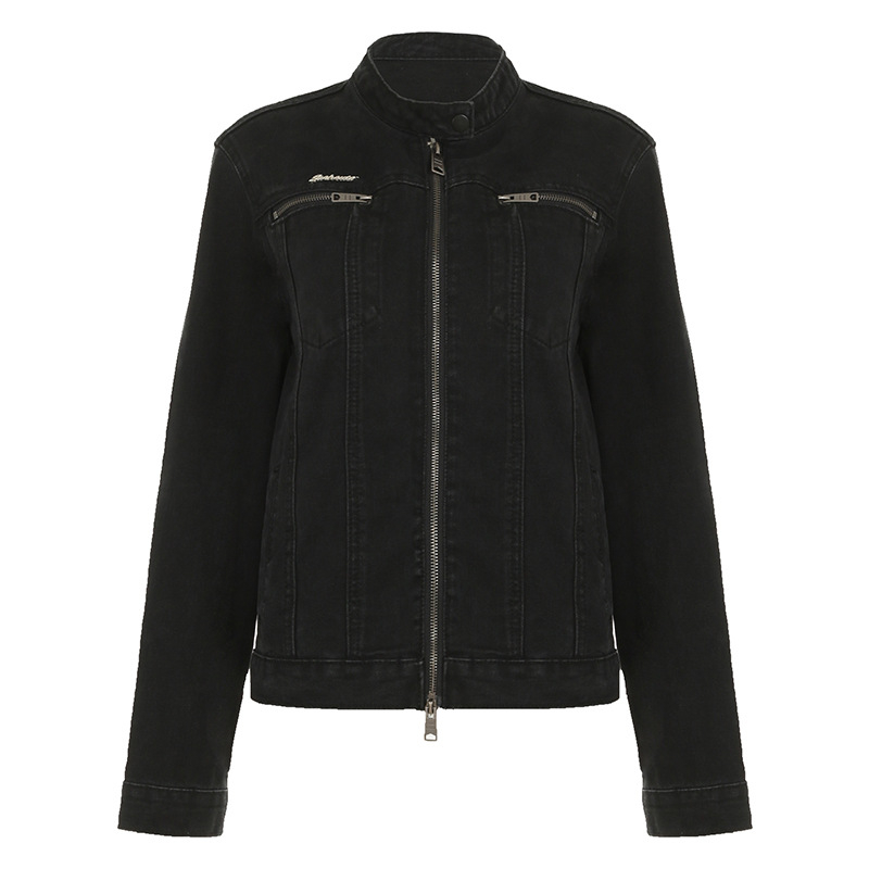 Džinsinė striukė, siauras siluetas, ilgomis rankovėmis, stand-up apykaklė, užtrauktukų kišenės, 70–80% medvilnės