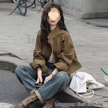 Paltas, laisvas kirpimas, polo apykaklė, viengubas užsegimas, medvilnės-denim medžiaga, ilgomis rankovėmis