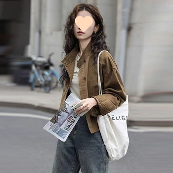 Paltas, laisvas kirpimas, polo apykaklė, viengubas užsegimas, medvilnės-denim medžiaga, ilgomis rankovėmis