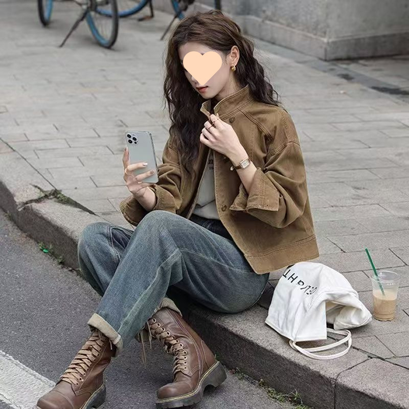 Paltas, laisvas kirpimas, polo apykaklė, viengubas užsegimas, medvilnės-denim medžiaga, ilgomis rankovėmis