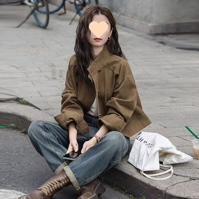 Paltas, laisvas kirpimas, polo apykaklė, viengubas užsegimas, medvilnės-denim medžiaga, ilgomis rankovėmis