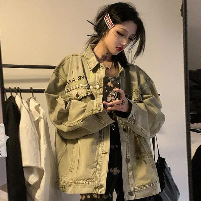 Moteriška džinsinė striukė - laisvas kirpimas, polo apykaklė, ilgos rankovės, geometrinis raštas, 70–80% medvilnė