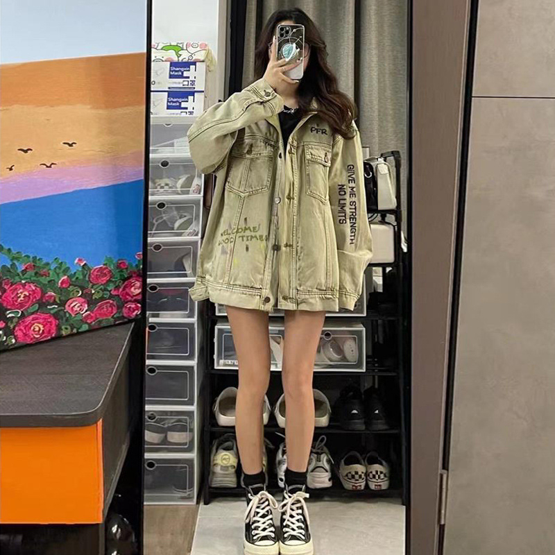 Moteriška džinsinė striukė - laisvas kirpimas, polo apykaklė, ilgos rankovės, geometrinis raštas, 70–80% medvilnė