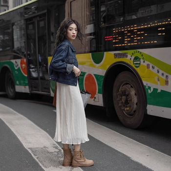 Κοντό τζίν τζάκετ με polo γιακά, μακριές μανίκια, άνετη γραμμή, από βαμβάκι, φθινοπωρινή συλλογή 2024