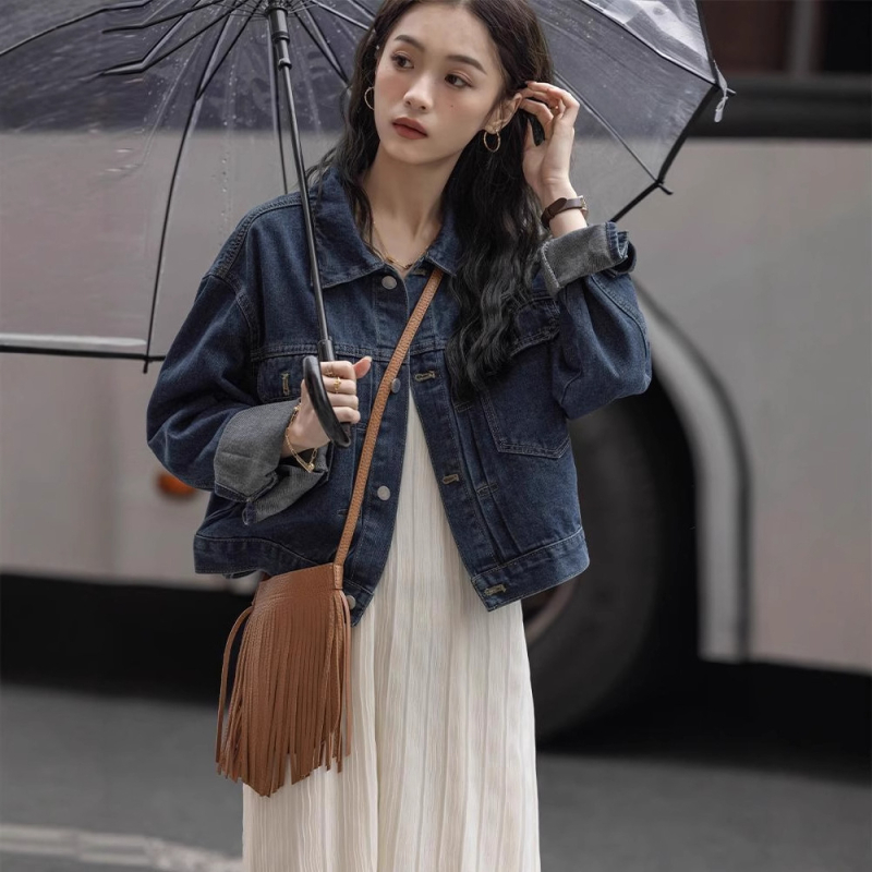 Trumpa džinsinė striukė su polo apykakle, ilgos rankovės, laisvas kirpimas, medvilnės audinys, ruduo 2024