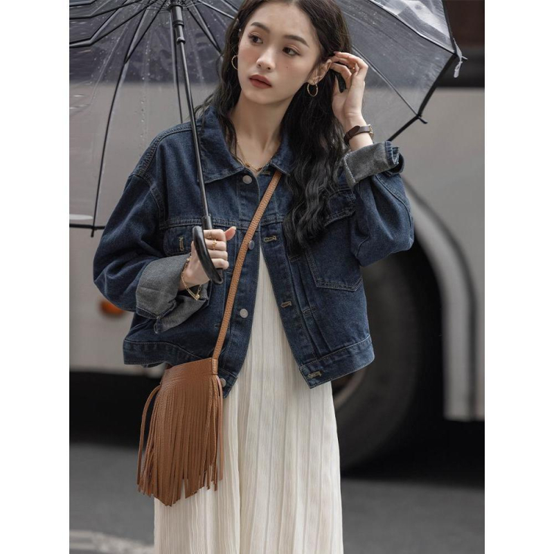 Trumpa džinsinė striukė su polo apykakle, ilgos rankovės, laisvas kirpimas, medvilnės audinys, ruduo 2024