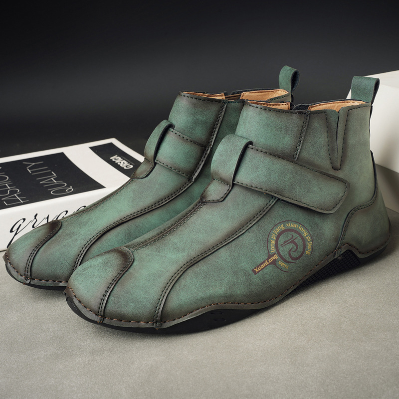 Martin csizmák valódi bőr felsőrésszel, pamut bélés, gumitalp, középmagas bokáig érő kivitel, oldalsó cipzárral.