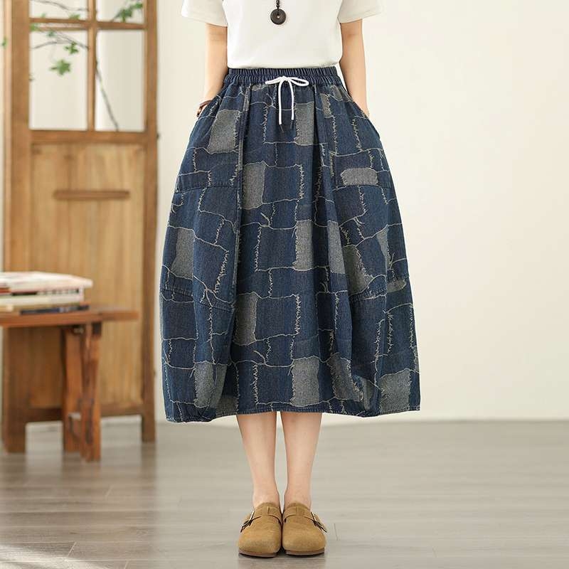 Пола с жакардова памучно-полиестерна материя, лалева кройка, средна дължина, за жени, лято 2025