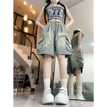 Șort denim pentru femei, croială largă, drept, buzunare mari; amestec denim-bumbac, micro-elasticitate, stil urban.