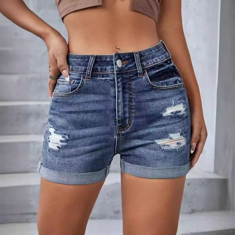 Șort denim damă cu textură ruptă, model în relief, finisaj spălat, talie medie, croială strânsă