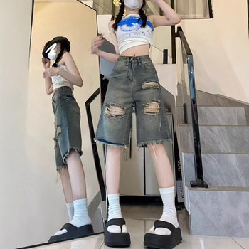 Szakított farmernadrág, magas derekú, elasztikus denim, egyenes szabás, közepes hossz — nyár 2025 kiadás