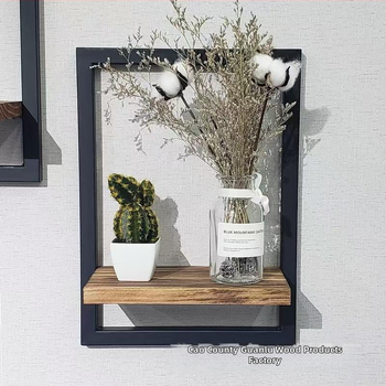 Ξύλινο ράφι αποθήκευσης τοίχου με ορθογώνιο πλαίσιο φωτογραφιών, μοντέρνος μινιμαλιστικός σχεδιασμός.