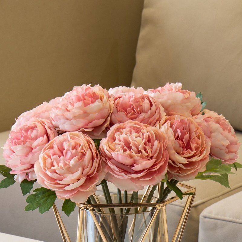 Šilko gėlių rinkinys – peonijos veislė, medžiaga: šilkas; gamybos technika: švelnus prisilietimas; tinka svetainės ir valgomojo stalo dekoravimui