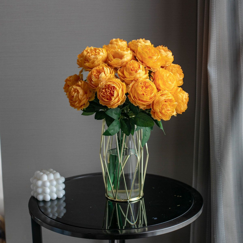 Šilko gėlių rinkinys – peonijos veislė, medžiaga: šilkas; gamybos technika: švelnus prisilietimas; tinka svetainės ir valgomojo stalo dekoravimui