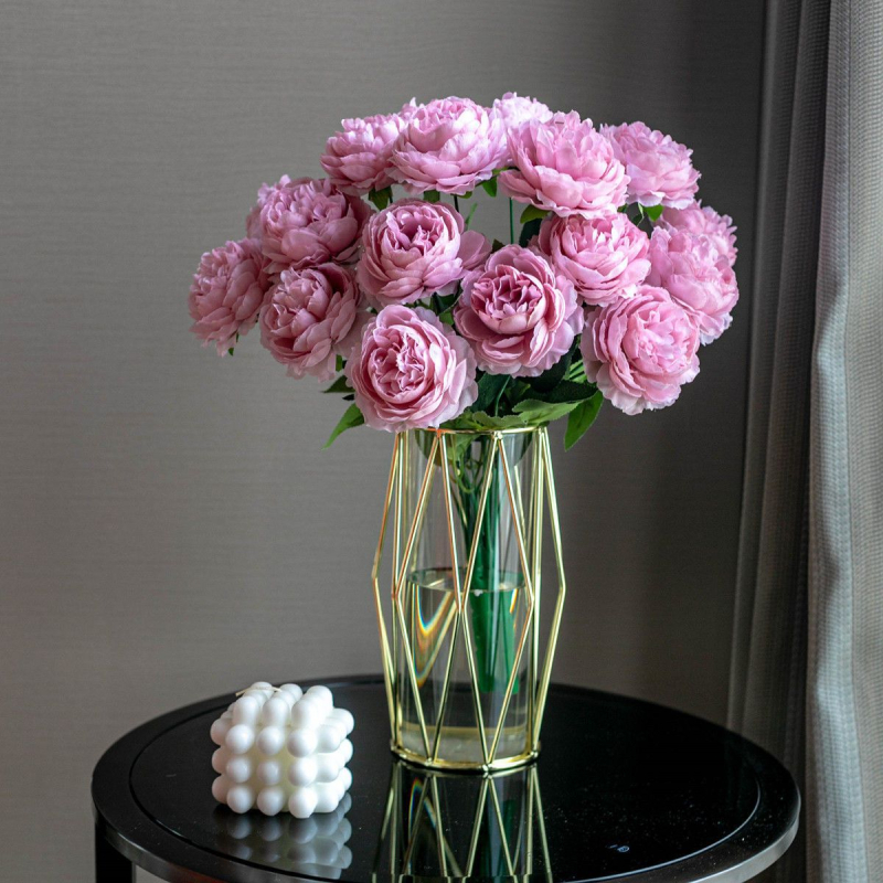 Šilko gėlių rinkinys – peonijos veislė, medžiaga: šilkas; gamybos technika: švelnus prisilietimas; tinka svetainės ir valgomojo stalo dekoravimui