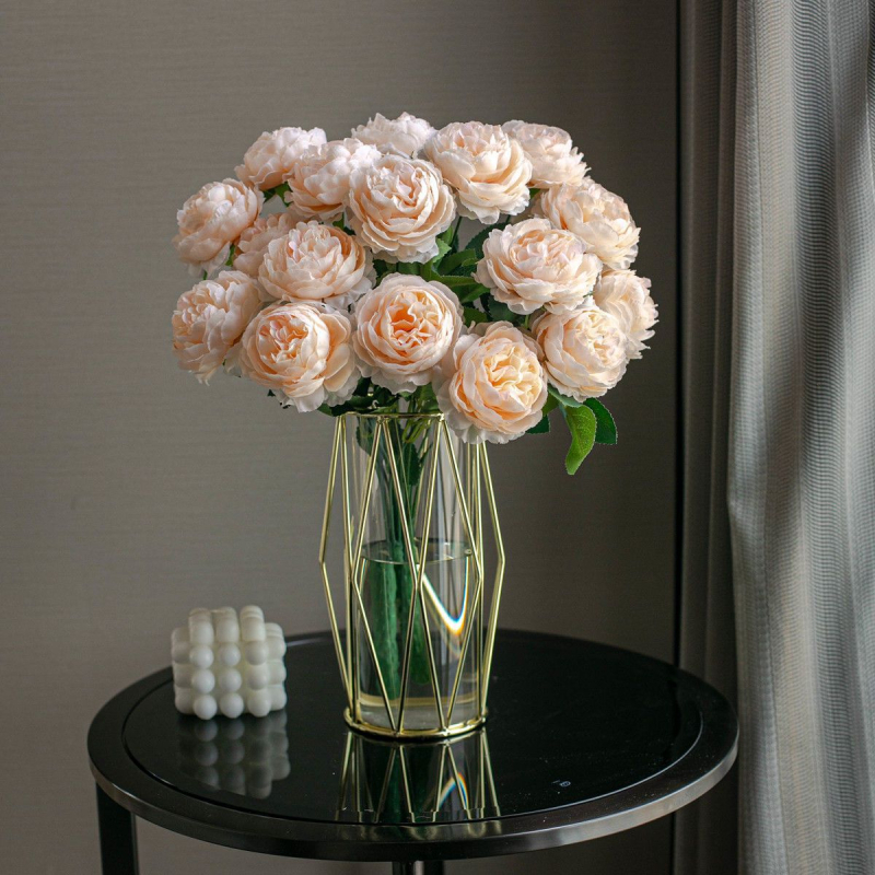 Šilko gėlių rinkinys – peonijos veislė, medžiaga: šilkas; gamybos technika: švelnus prisilietimas; tinka svetainės ir valgomojo stalo dekoravimui