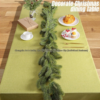 Χριστουγεννιάτικη γιρλάντα από τεχνητές βελόνες πεύκου, πλαστικό και σίδηρο — για εσωτερικούς/εξωτερικούς χώρους, μοντέρνο μινιμαλιστικό ύφος, για τα Χριστούγεννα