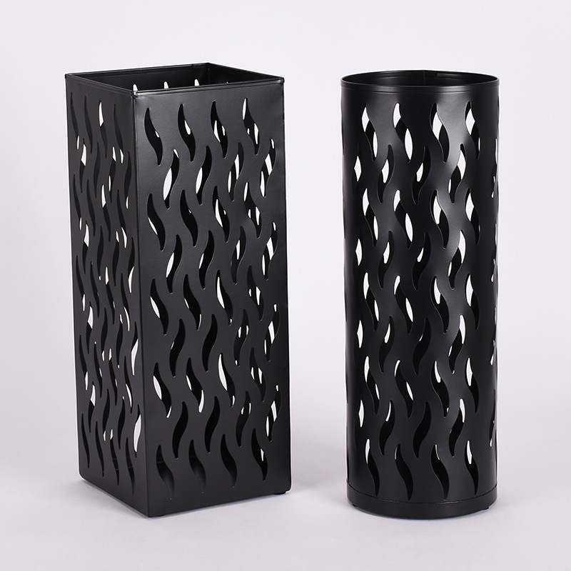 Dzelzs lietussargu uzglabāšanas statīvs, vienkāršs un mūsdienīgs stilā, izlaists 2024. gada rudens, piemērots viesnīcas hallei un mājas uzglabāšanai.