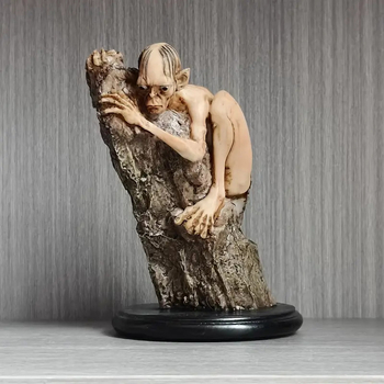 1 брой смолна статуя на Хобит Голум, катери се по дърво, интериорна и външна декорация, подходяща за всекидневна и спалня