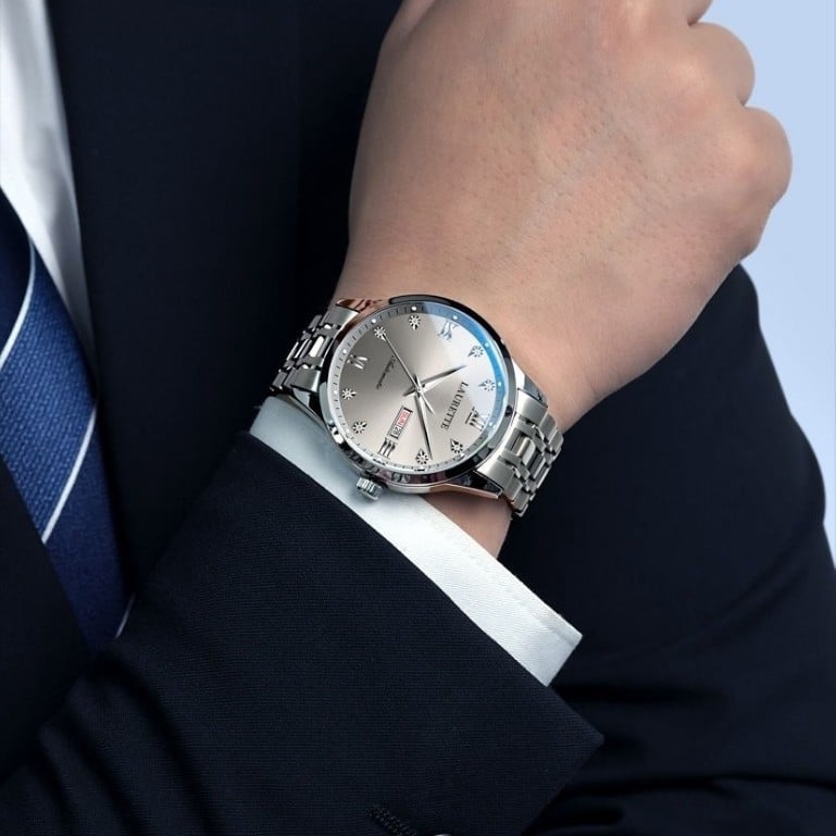 Laurette мъжки кварцов часовник, модел SL28, водоустойчив 30M, луминесцентен циферблат, календар и ден от седмицата